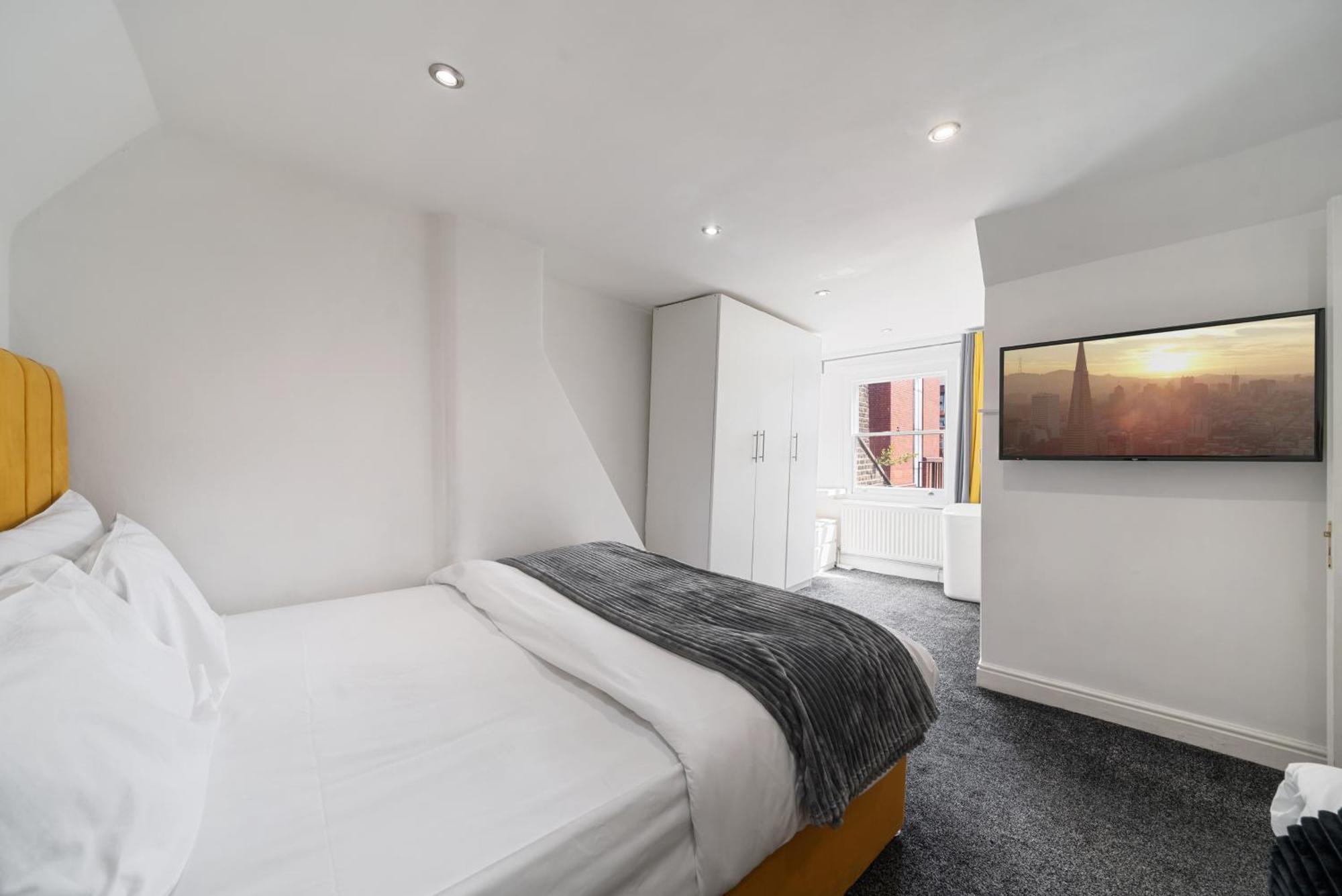 Luxurious 1-bedroom Penthouse On Oxford Street 11g