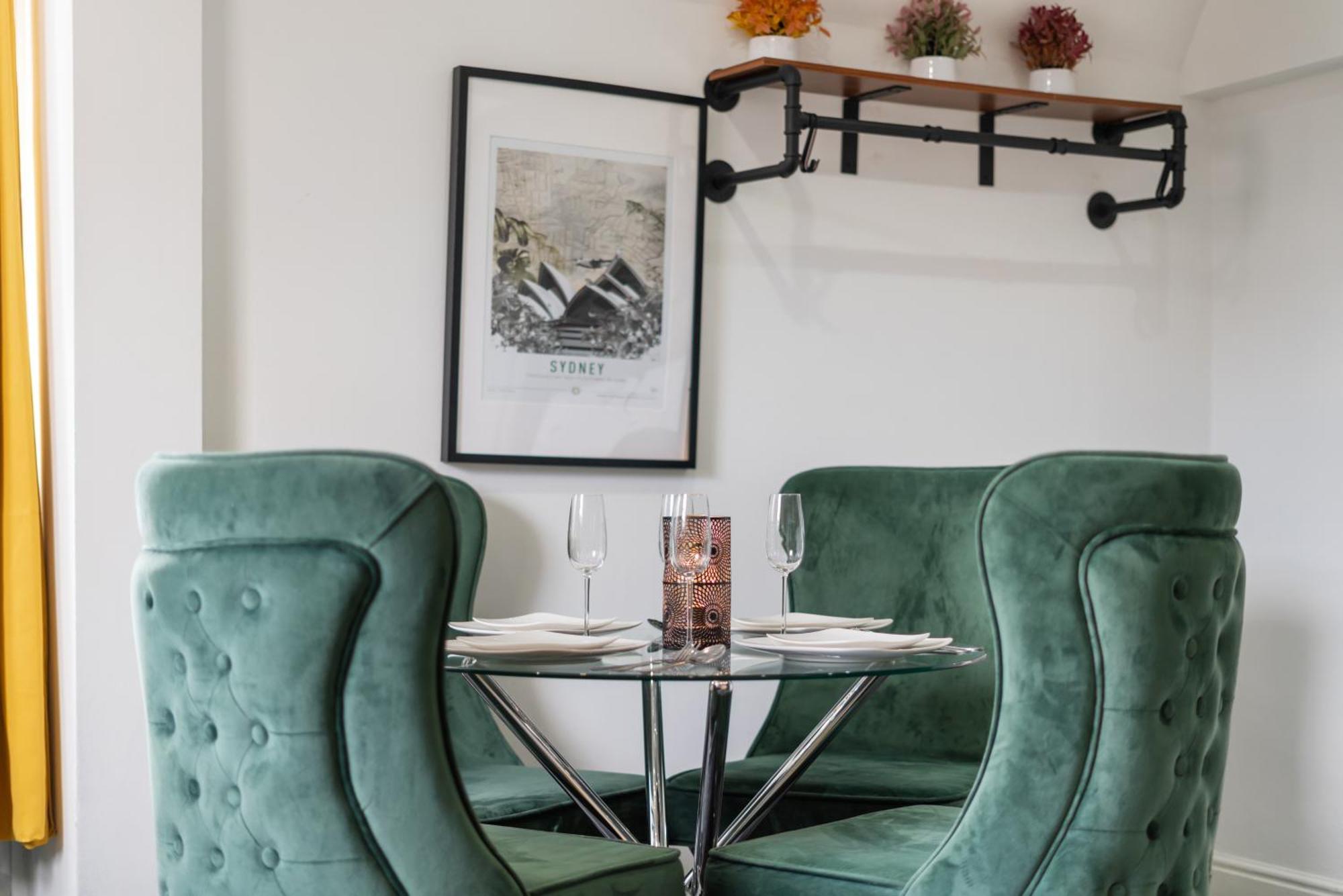 Luxurious 1-bedroom Penthouse On Oxford Street 11g Apartment